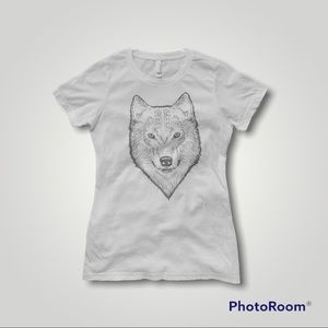 White T with a wolf